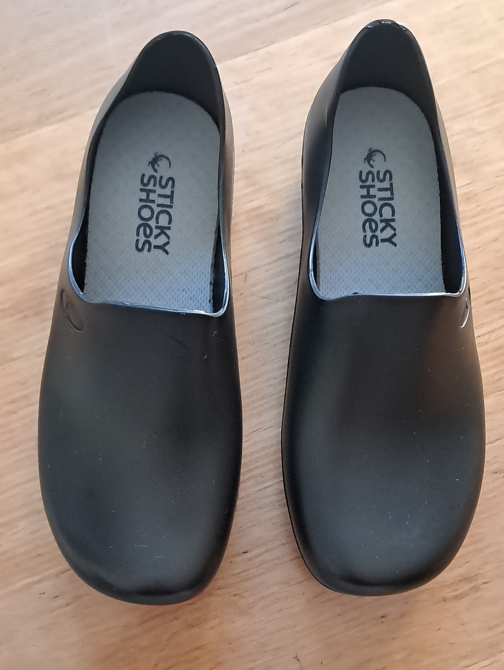 Sticky Shoes Slip-On Water-Resistant Clogs Black Size USA 7.5 EUR 38